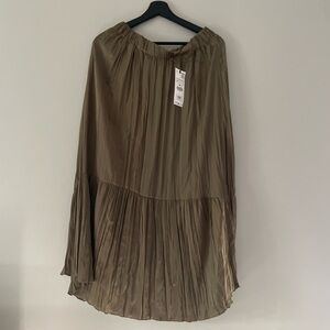 Zara‎ skirt with ruffles- never worn